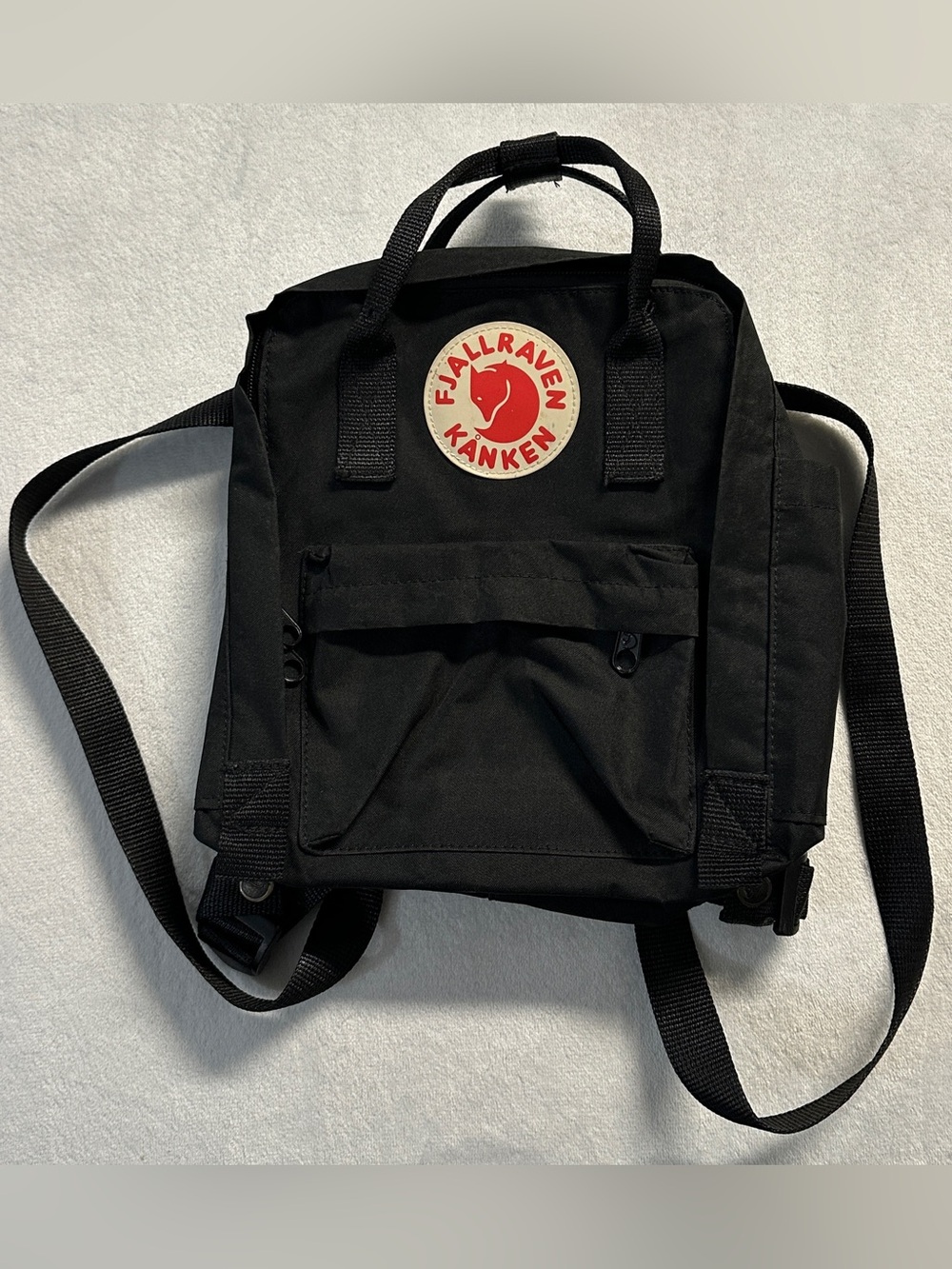 FJALLRAVEN KÅNKEN black mini backpack white red arctic fox logo